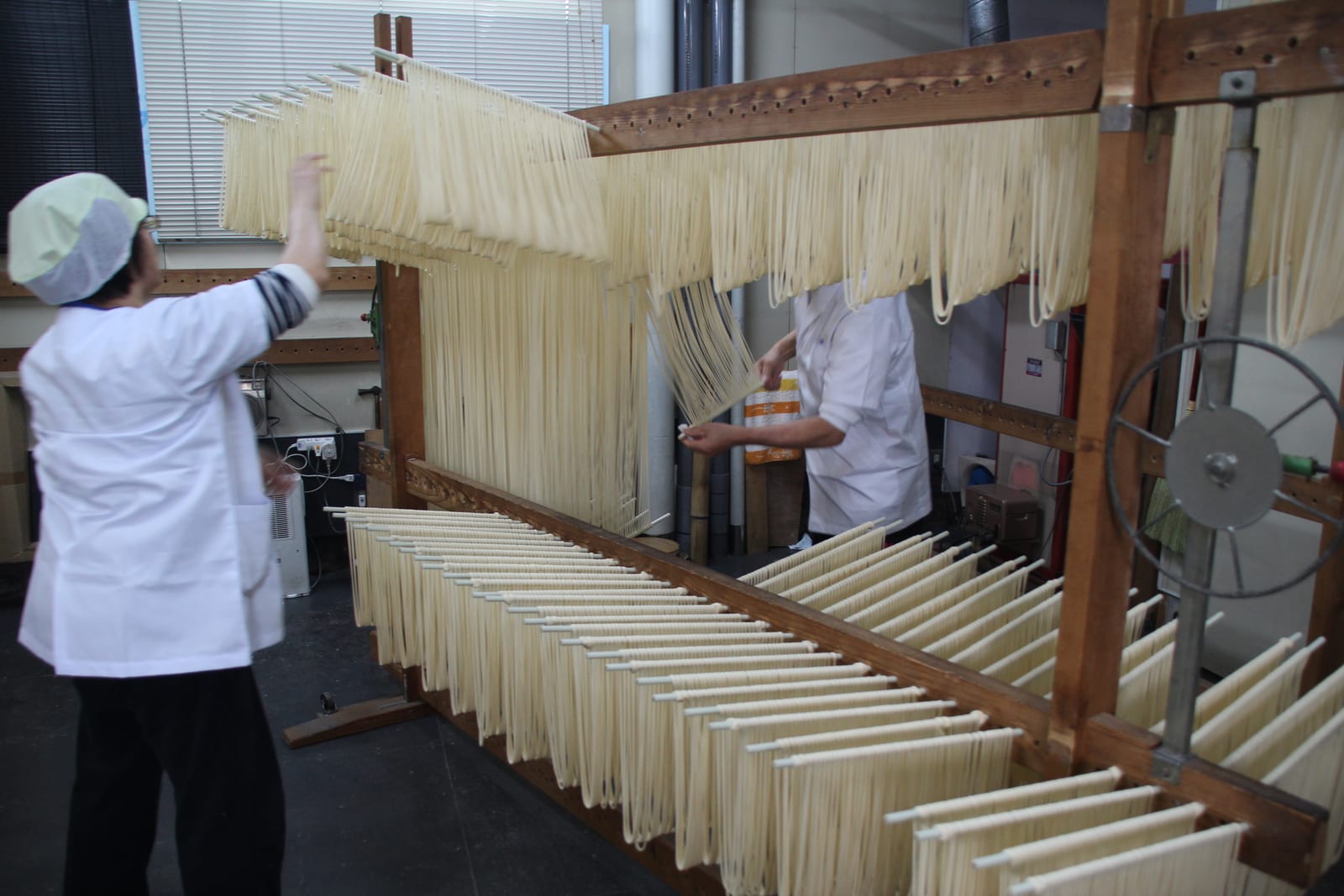 日本最北の"手延べ麺の里"から。北海道下川町の「手延べうどん」物語